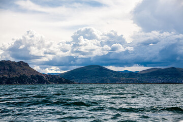 Wyspa na jeziorze Titicaca w Peru - obrazy, fototapety, plakaty
