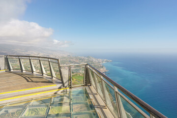 Skywalk und Plattform auf der Klippe Cabo Girão in Funchal auf der Insel Madeira