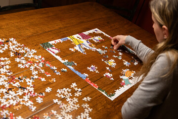Woman doing a jigsaw puzzle - 739231210