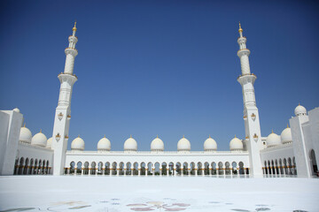 Scheich-Zayid-Moschee.
Sheikh Zayed Grand Mosque..