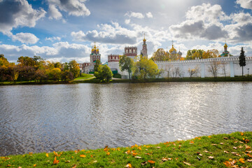Obraz premium Novodevichiy convent. Autumn day. Moscow. Russia