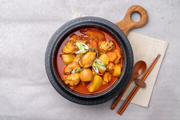 Steamed chicken, chicken stew, earthen pot, Korean food, side dishes, chicken feet, stir-fried, steamed