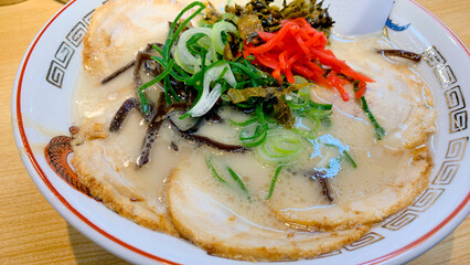 博多駅1番ホームのチャーシュー麺