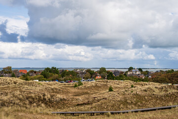Dünenlandschaft auf der Nordseeinsel Amrum mit Blick auf Norddorf bis zur Nachbarinsel Föhr - 739361855