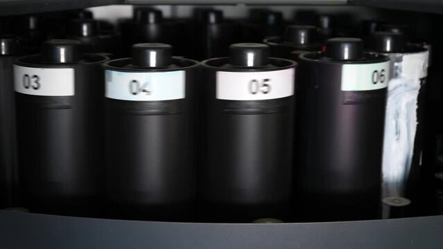 Rotating Paint Colorant Dispenser. Liquid Color Pigment Tinting Machine. Professional automatic colorant dispenser