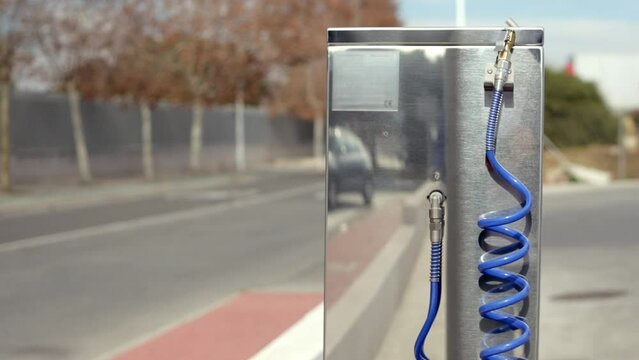 Meter numbers on digital equipment for checking tire pressure. Services at gas stations