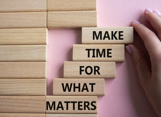 Important thing symbol. Wooden blocks with words Make time for what matters. Businessman hand....