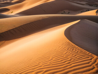 Naklejka premium Sand Waves: Desert Dunes with Sand in the Air. generative AI