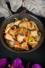 Deurstickers Fried noodles with chicken and vegetables. © Arkadiusz Fajer