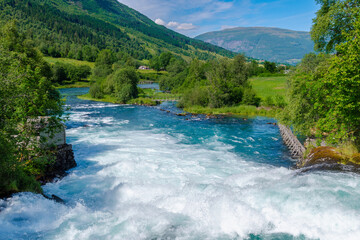 Olden ist ein Dorf in der Kommune Stryn der norwegischen Provinz Vestland. Es liegt am Faleidfjord,...