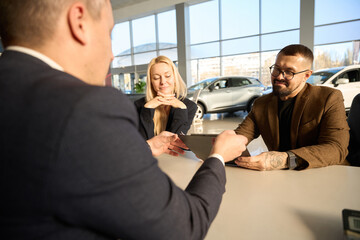 Car seller gives a contract to buy a car