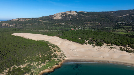 vista aérea de la duna de Bolonia en la playa del mismo nombre	