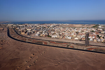 Prachtboulevard an einer Wohnsiedlung nahe Hurghada - 739571085