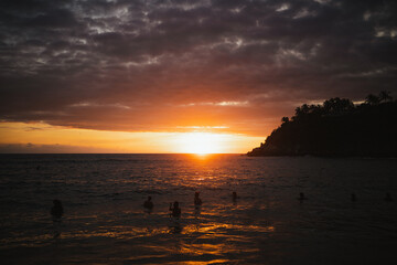 Obraz premium Beautiful sunset in Carrizalillo beach in Puerto Escondido, Mexico