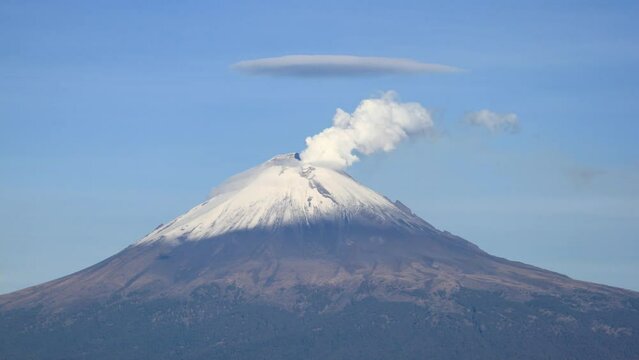 Popocatepetls volcano time lapse video