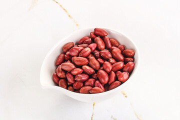 Raw peanut heap for roast