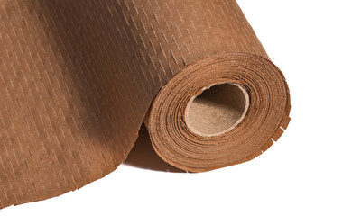 Nacinany brązowy papier wypełniacz do paczek w rolce na białym tle