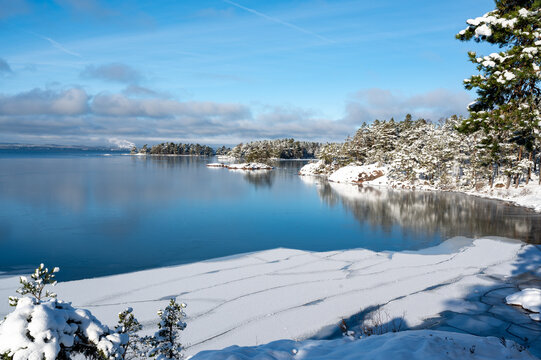 Beautiful view over ice and water on lake