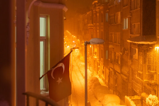 Photos taken of snowfall and streets in Istanbul winter