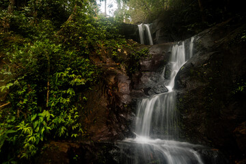 Cascade "Freedom Waterfall" &agrave; Koh Rong Sanloem, format paysage