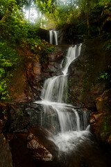 Cascade "Freedom Waterfall" à Koh Rong Sanloem, format portrait