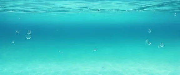 Fotobehang Welle auf bewegter Wasseroberfläche, Nahaufnahme in der Mitte des Bildschirms. Unter der Wasseroberfläche mitten im Meer. © Cobe