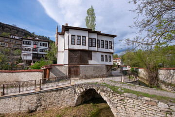 Fototapeta na wymiar Traditional Ottoman Houses and mosques and Turkish baths in Safranbolu. Safranbolu is a UNESCO World Heritage Site. Old wooden mansions Turkish architecture. Safranbolu view.