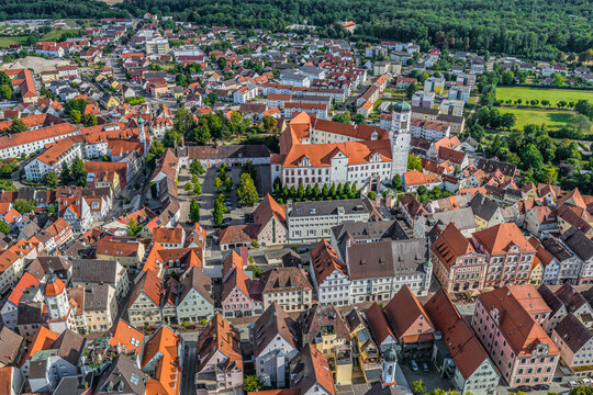 Die bayerische Kreisstadt Dillingen an der Donau im Luftbild, Blick ins Stadtzentrum