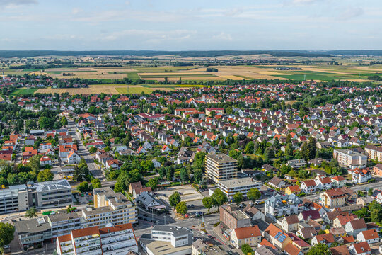 Die bayerische Kreisstadt Dillingen an der Donau im Luftbild, Blick ins Siedlungsgebiet Mittelfeld