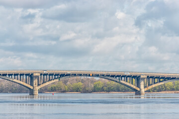 Obraz premium Bridge Metro over Dnipro river in Kyiv, Ukraine.