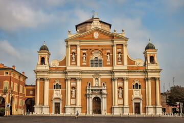 Fototapeta na wymiar carpi, italien - 04.10.2023 - basilica di santa maria assunta