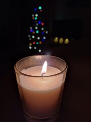 Weihnachtlicher Kerzenschein - 739996699