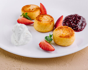 Cottage cheese pancakes with strawberries