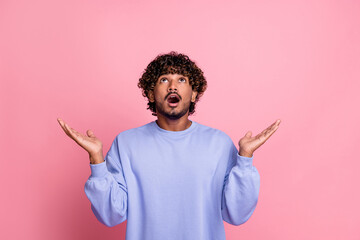 Photo of surprised cheerful man wear trendy clothes catch information news poster look up empty space isolated on pink color background - obrazy, fototapety, plakaty