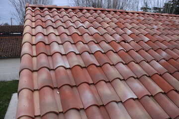 Toiture en tuiles canal ou romane