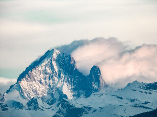 nuage sur la Cime des alpes en hiver, depuis Genève