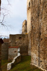 Burgmauern der Burgruine Kirchschlag in der Buckligen Welt