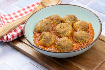 boulettes de viande à la sauce tomate, en gros plan	