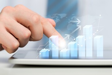 Column chart with progress and arrows 2024