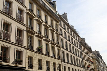 Fototapeta na wymiar real estate in Paris , freestone facades