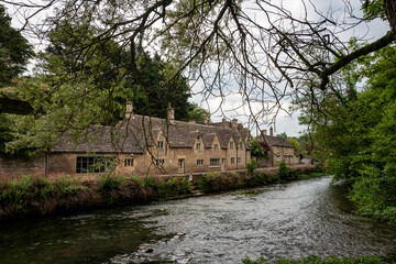 Fototapeta na wymiar Ancient houses in the English village of Cotswolds, Bibury, England , old house in the village of river