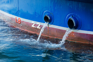 船の冷却排水