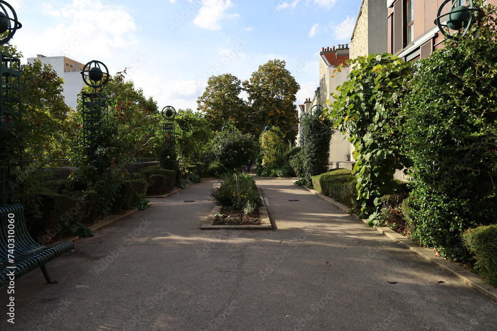 Wall mural the coulée verte viaduct is an elevated urban garden in the 12th arrondissement of paris