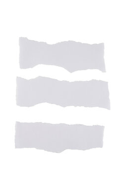 Papel rasgado  y cortado en trozos de color blanco sobre fondo blanco, recurso gr&aacute;fico