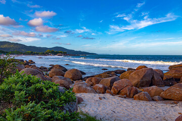 rochas da na  praia das Bananeiras  praia das Cordas  cidade de Governador Celso Ramos Santa Catarina Brasil   praia do Defunto