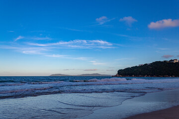 escurecer na    praia do Defunto praia das Cordas  cidade de Governador Celso Ramos Santa Catarina Brasil     praia das Bananeiras