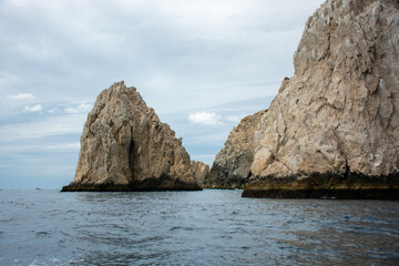 Fototapeta na wymiar View of the Arch in Los Cabos, Baja California, Mexico. The Cabo Arch on a cloudy winter day.