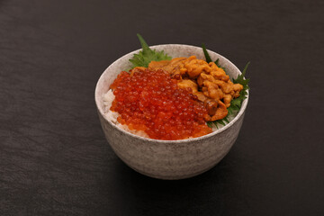 うにいくら丼