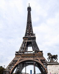 Fototapeta na wymiar Eiffel tower. Image captured on gloomy weather. 
