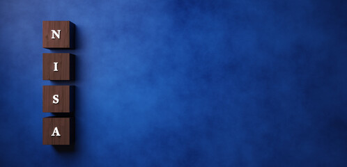 青いまだら模様の背景に木の立方体。NISAの文字。コピースペース。3D（横長） - obrazy, fototapety, plakaty
